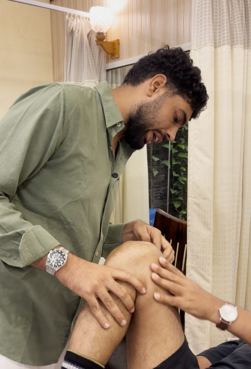 Manual therapy for knee pain at ART Physiotherapy Clinic
